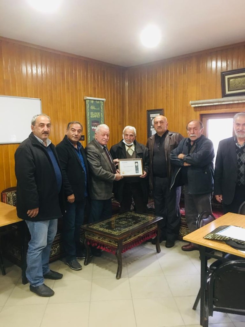 OSMAN EFENDİOĞLU'NA ONUR BELGESİ TAKDİMİ